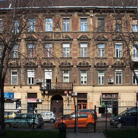 Michael Apartment With 2 Rooms Near Gozsdu Udvar Budapeste Exterior foto