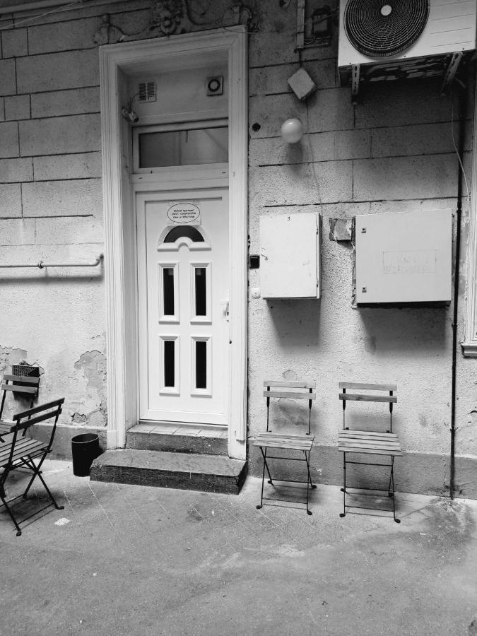Michael Apartment With 2 Rooms Near Gozsdu Udvar Budapeste Exterior foto